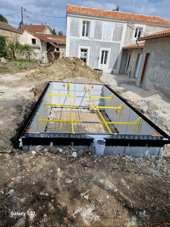 Installation de piscine sur-mesure à Saint-Michel , Angoulême, Azur Piscine & Spa